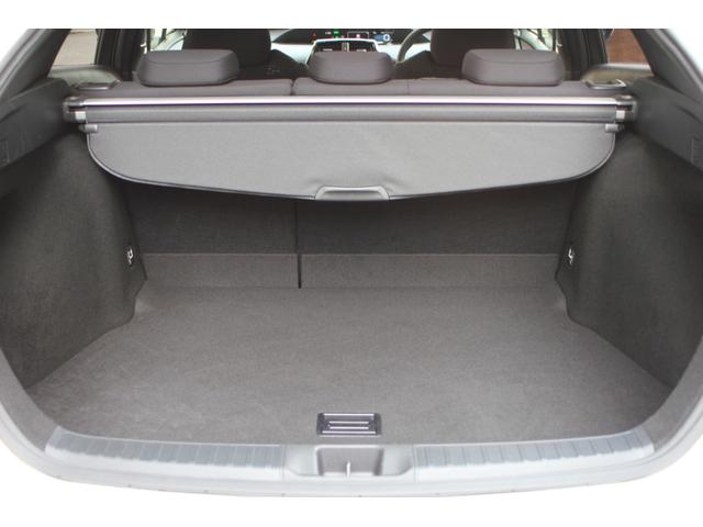 プリウス Ｓセーフティプラス　ワンオーナー車　セーフティセンス　インテリジェントクリアランスソナー　ＬＥＤヘッドライト　ＬＥＤフォグ　純正９インチナビ　フルセグＴＶ　Ｂｌｕｅｔｏｏｔｈ　バックカメラ　ＥＴＣ　ドライブレコーダー（10枚目）