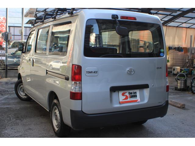 タウンエースバン ＤＸ　走行２９７９５キロ　前後ドラレコ　純正ナビ　フルセグＴＶ　Ｂｌｕｅｔｏｏｔｈ　バックカメラ　ＥＴＣ　ルーフキャリア　両側スライドドア（4枚目）