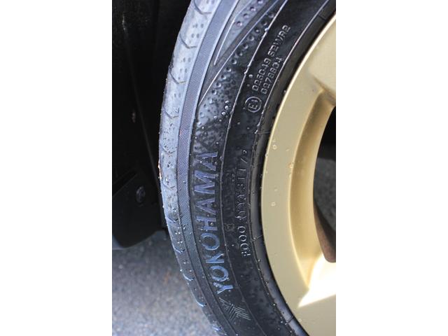 タイヤはフロント、リヤともにまだ山ございますのでそのままご使用頂けますが２０１７年製と古いので交換をオススメします