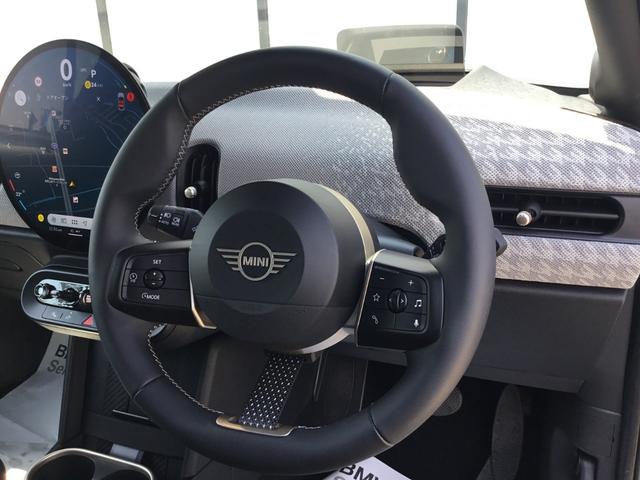 ＭＩＮＩ クーパーＳ　フェイバリット・トリム　弊社試乗車禁煙車　アインサンシャインブルー　マルチトーンルーフ　ファイバードトリム　電動シート　Ｍパッケージ　ハーマンカードンスピーカー　ステアリングヒーター　シートヒーター　全周囲カメラ（34枚目）