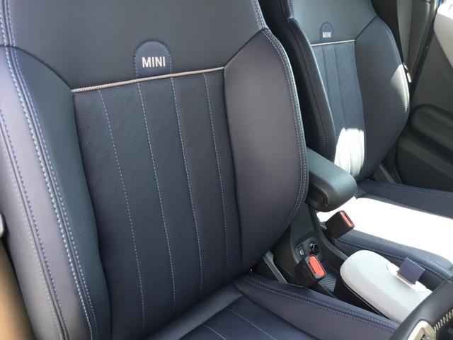 ＭＩＮＩ クーパーＳ　フェイバリット・トリム　弊社試乗車禁煙車　アインサンシャインブルー　マルチトーンルーフ　ファイバードトリム　電動シート　Ｍパッケージ　ハーマンカードンスピーカー　ステアリングヒーター　シートヒーター　全周囲カメラ（40枚目）