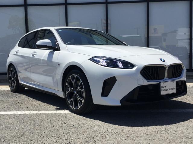 １シリーズ １２０　Ｍスポーツ　弊社試乗車禁煙車　新型１シリーズ　アルピンホワイト　テクノロジーパッケージ　全周囲カメラ　ハイラインパッケージ　リアプライバシーガラス　ハーマンカードンスピーカーヘッドＵＰディスプレイ（5枚目）