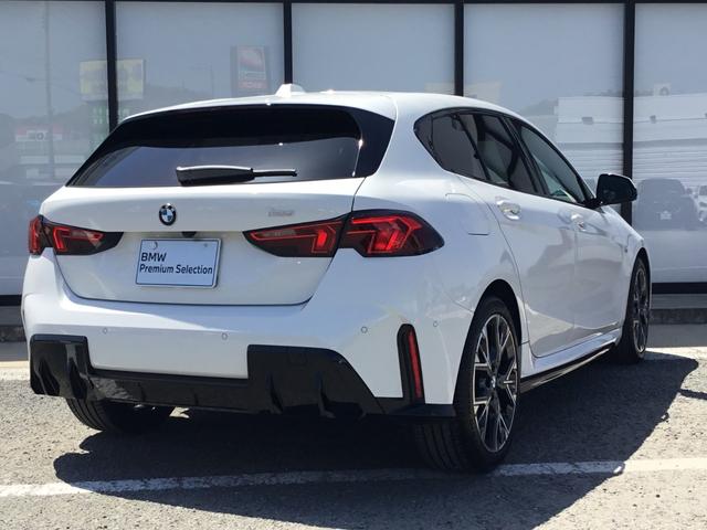 １シリーズ １２０　Ｍスポーツ　弊社試乗車禁煙車　新型１シリーズ　アルピンホワイト　テクノロジーパッケージ　全周囲カメラ　ハイラインパッケージ　リアプライバシーガラス　ハーマンカードンスピーカーヘッドＵＰディスプレイ（24枚目）