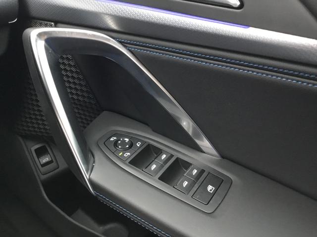 ｉＸ１ ｅＤｒｉｖｅ　２０　Ｍスポーツ　弊社試乗車禁煙車　アルピンホワイト　テクノロジーパッケージ　全周囲カメラ　１８インチＡＷ　衝突被害軽減ブレーキ　前車追従クルーズコントロール　ハンドルサポート　ａｎｄｒｏｉｄオート　ａｐｐｌｅカー対応（54枚目）