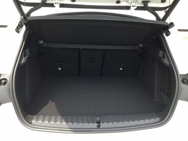 １シリーズ １２０　Ｍスポーツ　ハイラインパッケージ　弊社試乗車　アルピンホワイト　テクノロジーＰＫＧ　ハイラインＰＫＧ　ハーマンカードンスピーカー　衝突被害軽減ブレーキ　ハンドルサポート前車追従クルーズコントロール　ａｐｐｌｅカーａｎｄｒｏｉｄオート（18枚目）