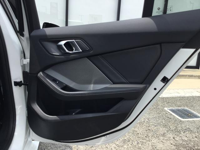 １シリーズ １２０　Ｍスポーツ　ハイラインパッケージ　弊社試乗車　アルピンホワイト　テクノロジーＰＫＧ　ハイラインＰＫＧ　ハーマンカードンスピーカー　衝突被害軽減ブレーキ　ハンドルサポート前車追従クルーズコントロール　ａｐｐｌｅカーａｎｄｒｏｉｄオート（51枚目）