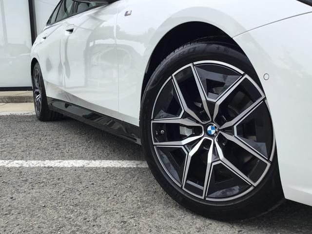 ５シリーズ ５２３ｄ　ｘＤｒｉｖｅ　Ｍスポーツ　ＡＲ弊社試乗車　アルピンホワイト　コンフォートドライビングパッケージ　全周囲カメラ　衝突被害軽減ブレーキ　前車追従クルーズコントロール　ＡＲ画像ナビ　４ゾーンエアコン（7枚目）