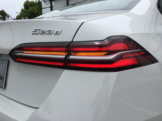 ５シリーズ ５２３ｄ　ｘＤｒｉｖｅ　Ｍスポーツ　ＡＲ弊社試乗車　アルピンホワイト　コンフォートドライビングパッケージ　全周囲カメラ　衝突被害軽減ブレーキ　前車追従クルーズコントロール　ＡＲ画像ナビ　４ゾーンエアコン（23枚目）