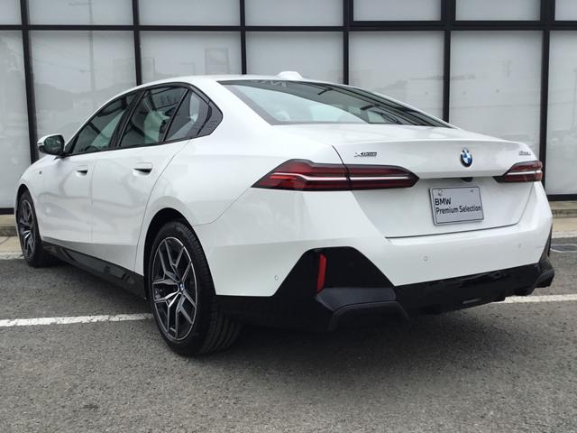 ５シリーズ ５２３ｄ　ｘＤｒｉｖｅ　Ｍスポーツ　ＡＲ弊社試乗車　アルピンホワイト　コンフォートドライビングパッケージ　全周囲カメラ　衝突被害軽減ブレーキ　前車追従クルーズコントロール　ＡＲ画像ナビ　４ゾーンエアコン（24枚目）