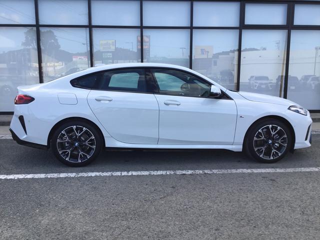 2シリーズ 220グランクーペ Mスポーツ 認定中古車 キドニーアイコニックグロー テクノロジーパッケージ ドライビングアシストプロフェッショナル 18インチアルミ アダプティブMサスペンンション(9枚目)