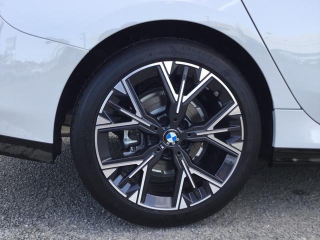 2シリーズ 220グランクーペ Mスポーツ 認定中古車 キドニーアイコニックグロー テクノロジーパッケージ ドライビングアシストプロフェッショナル 18インチアルミ アダプティブMサスペンンション(11枚目)