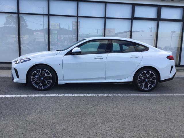 2シリーズ 220グランクーペ Mスポーツ 認定中古車 キドニーアイコニックグロー テクノロジーパッケージ ドライビングアシストプロフェッショナル 18インチアルミ アダプティブMサスペンンション(12枚目)