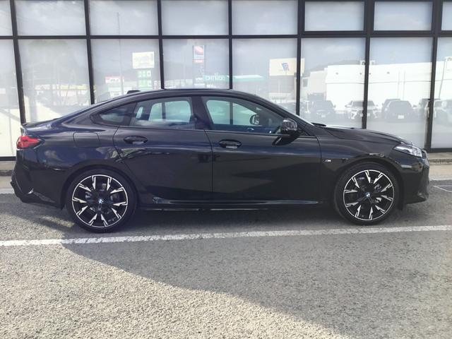 2シリーズ 220dグランクーペ Mスポーツ 認定中古車 キドニーアイコニックグロー テクノロジーパッケージ ドライビングアシストプロフェッショナル 18インチアルミ アダプティブMサスペンンション ヘッドアップディスプレイ(8枚目)