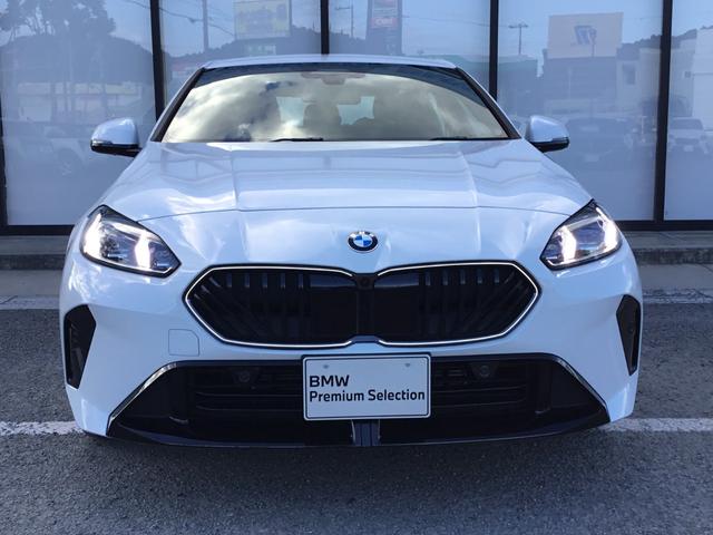 2シリーズ 220dグランクーペ Mスポーツ 認定中古車 キドニーアイコニックグロー テクノロジーパッケージ ドライビングアシストプロフェッショナル 18インチアルミ アダプティブMサスペンンション ヘッドアップディスプレイ(3枚目)