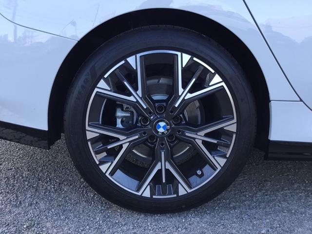 2シリーズ 220dグランクーペ Mスポーツ 認定中古車 キドニーアイコニックグロー テクノロジーパッケージ ドライビングアシストプロフェッショナル 18インチアルミ アダプティブMサスペンンション ヘッドアップディスプレイ(11枚目)