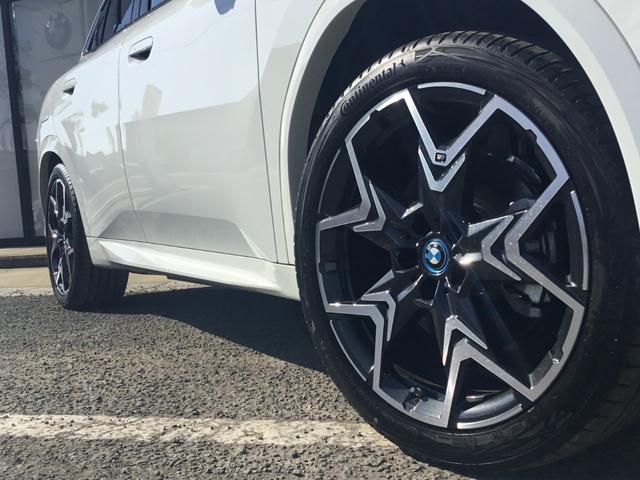 iX2 xDrive 30 Mスポーツ 弊社展示試乗車 アルピンホワイト ハイラインパッケージ 20インチアルミ ハーマンカードン アコースティックガラス 認定中古車 禁煙車両 ヘッドアップディスプレイ(7枚目)