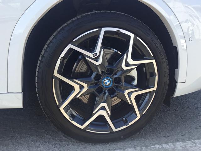 iX2 xDrive 30 Mスポーツ 弊社展示試乗車 アルピンホワイト ハイラインパッケージ 20インチアルミ ハーマンカードン アコースティックガラス 認定中古車 禁煙車両 ヘッドアップディスプレイ(9枚目)