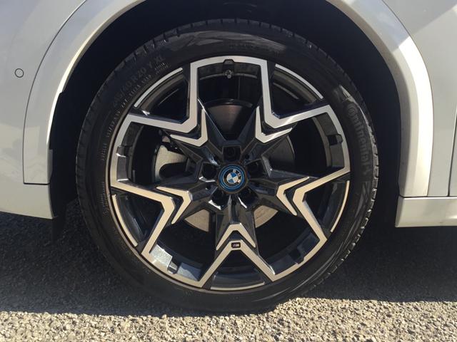 iX2 xDrive 30 Mスポーツ 弊社展示試乗車 アルピンホワイト ハイラインパッケージ 20インチアルミ ハーマンカードン アコースティックガラス 認定中古車 禁煙車両 ヘッドアップディスプレイ(11枚目)