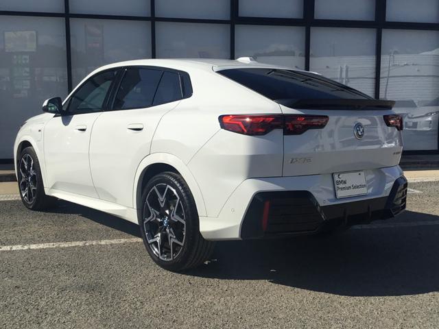 iX2 xDrive 30 Mスポーツ 弊社展示試乗車 アルピンホワイト ハイラインパッケージ 20インチアルミ ハーマンカードン アコースティックガラス 認定中古車 禁煙車両 ヘッドアップディスプレイ(13枚目)