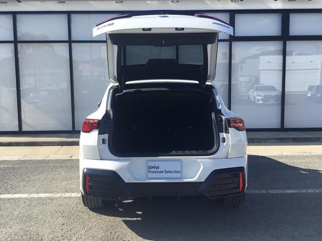 iX2 xDrive 30 Mスポーツ 弊社展示試乗車 アルピンホワイト ハイラインパッケージ 20インチアルミ ハーマンカードン アコースティックガラス 認定中古車 禁煙車両 ヘッドアップディスプレイ(20枚目)