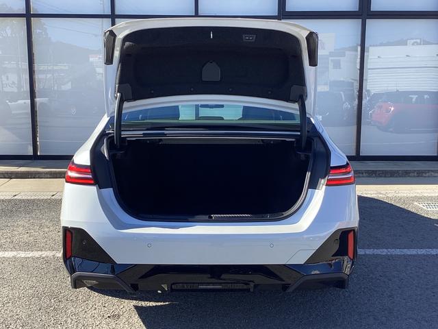 5シリーズ 523d xDrive Mスポーツ 弊社レンタUP 禁煙車 認定中古車 ミネラルホワイト AサスペンションPIAステアリング(18枚目)