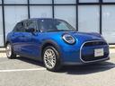 ＭＩＮＩ クーパーＳ　フェイバリット・トリム　弊社試乗車禁煙車　アインサンシャインブルー　マルチトーンルーフ　ファイバードトリム　電動シート　Ｍパッケージ　ハーマンカードンスピーカー　ステアリングヒーター　シートヒーター　全周囲カメラ（8枚目）