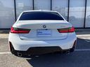 ３１８ｉ　Ｍスポーツ　弊社ワンオーナー　認定中古車　禁煙車両　ブラックキドニーグリル　ブラックミラーカバー　１８インチアルミ（18枚目）