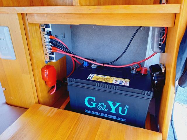 NV100クリッパーバン DX キャンピングカー 浜口モータースオリジナル 軽キャン バンコン サブバッテリー 1500Wインバーター サイドオーニング ルーフキャリア 走行充電 ACコンセント(9枚目)