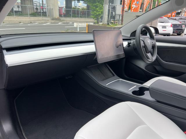 モデル３ スタンダードレンジプラス　上海モデル　オートパイロット　パノラマガラスルーフ　３６０°カメラ　Ｂｌｕｅｔｏｏｔｈ　黒革シート　パワートランク　パワーシート　シートヒーター　ＥＴＣ　カードキー　ヒートポンプ　置くだけ充電（22枚目）