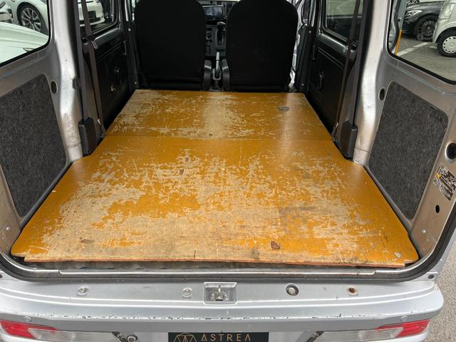 ハイゼットカーゴ ＤＸ　ＳＡＩＩＩ　バックカメラモニター　キーレス　衝突軽減　レーンキープ　オートハイビーム　リアコーナーセンサ　パワーウィンドウ　　オーバヘッドコンソール　プライバシーガラス　荷室ライト　デイライト（66枚目）