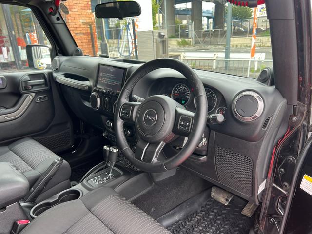 ジープ・ラングラーアンリミテッド スポーツ　フルセグＴＶ　Ｂｌｕｅｔｏｏｔｈ　バックカメラ　サイドカメラ　クルーズコントロール　オートエアコン　フォグライト　４ＷＤ（23枚目）