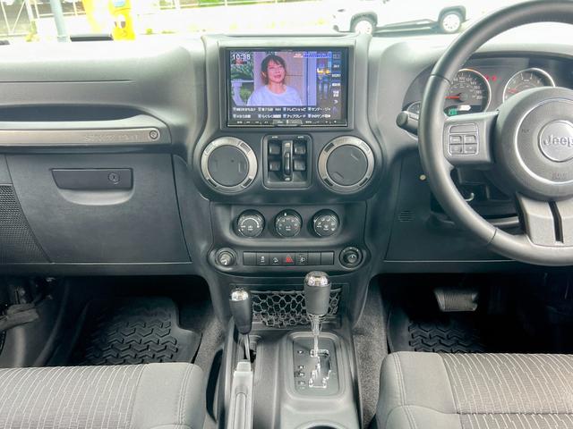 ジープ・ラングラーアンリミテッド スポーツ　フルセグＴＶ　Ｂｌｕｅｔｏｏｔｈ　バックカメラ　サイドカメラ　クルーズコントロール　オートエアコン　フォグライト　４ＷＤ（42枚目）