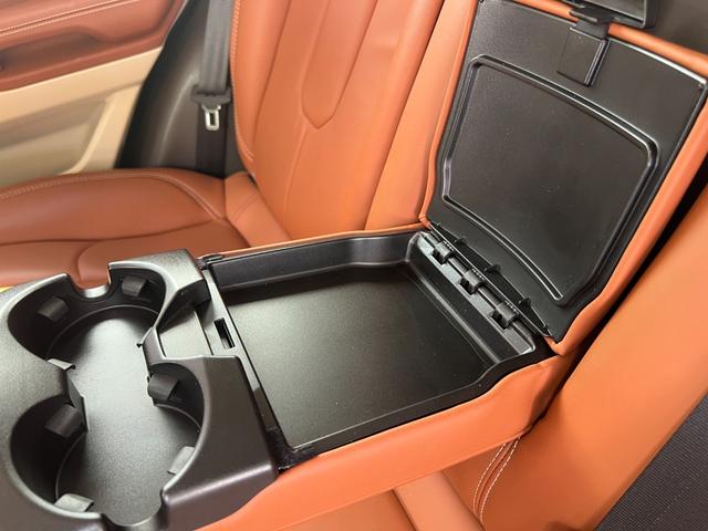 レンジローバーイヴォーク プレステージ　パノラマガラスルーフ　レザーシート　ナビ　Ｂｌｕｅｔｏｏｔｈ　ＥＴＣ　バックカメラ　パワートランク　シートヒータ　パワーシート　ＦＲコーナーセンサー　クルコン　ステアリングヒーター　スマキー　１９ＡＷ（29枚目）
