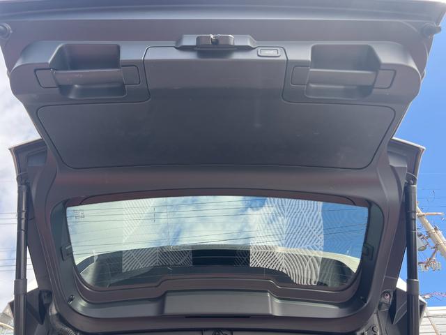 レンジローバーイヴォーク プレステージ　パノラマガラスルーフ　レザーシート　ナビ　Ｂｌｕｅｔｏｏｔｈ　ＥＴＣ　バックカメラ　パワートランク　シートヒータ　パワーシート　ＦＲコーナーセンサー　クルコン　ステアリングヒーター　スマキー　１９ＡＷ（31枚目）