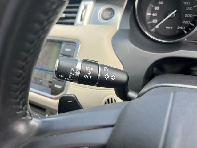 レンジローバーイヴォーク プレステージ　パノラマガラスルーフ　レザーシート　ナビ　Ｂｌｕｅｔｏｏｔｈ　ＥＴＣ　バックカメラ　パワートランク　シートヒータ　パワーシート　ＦＲコーナーセンサー　クルコン　ステアリングヒーター　スマキー　１９ＡＷ（51枚目）