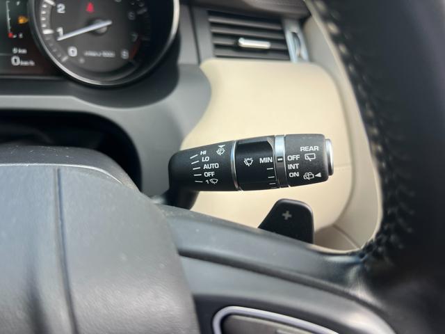 レンジローバーイヴォーク プレステージ　パノラマガラスルーフ　レザーシート　ナビ　Ｂｌｕｅｔｏｏｔｈ　ＥＴＣ　バックカメラ　パワートランク　シートヒータ　パワーシート　ＦＲコーナーセンサー　クルコン　ステアリングヒーター　スマキー　１９ＡＷ（52枚目）