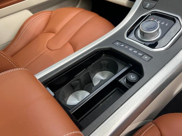 レンジローバーイヴォーク プレステージ　パノラマガラスルーフ　レザーシート　ナビ　Ｂｌｕｅｔｏｏｔｈ　ＥＴＣ　バックカメラ　パワートランク　シートヒータ　パワーシート　ＦＲコーナーセンサー　クルコン　ステアリングヒーター　スマキー　１９ＡＷ（60枚目）