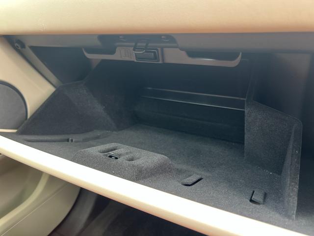 レンジローバーイヴォーク プレステージ　パノラマガラスルーフ　レザーシート　ナビ　Ｂｌｕｅｔｏｏｔｈ　ＥＴＣ　バックカメラ　パワートランク　シートヒータ　パワーシート　ＦＲコーナーセンサー　クルコン　ステアリングヒーター　スマキー　１９ＡＷ（63枚目）
