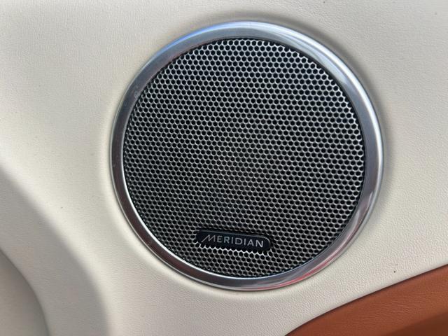 レンジローバーイヴォーク プレステージ　パノラマガラスルーフ　レザーシート　ナビ　Ｂｌｕｅｔｏｏｔｈ　ＥＴＣ　バックカメラ　パワートランク　シートヒータ　パワーシート　ＦＲコーナーセンサー　クルコン　ステアリングヒーター　スマキー　１９ＡＷ（68枚目）