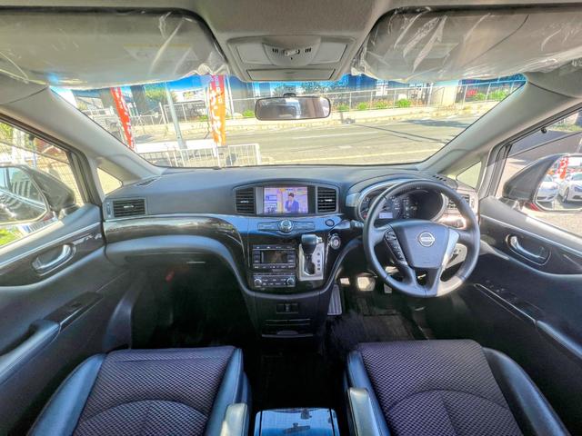 エルグランド ２５０ハイウェイスター　両側電動スライドドア　３６０°カメラ　純正ナビ　フルセグＴＶ　Ｂｌｕｅｔｏｏｔｈ　ＥＴＣ　後席モニター　プッシュスタート　オットマンシート　クリアランスソナー　キセノンライト　フォグライト（19枚目）