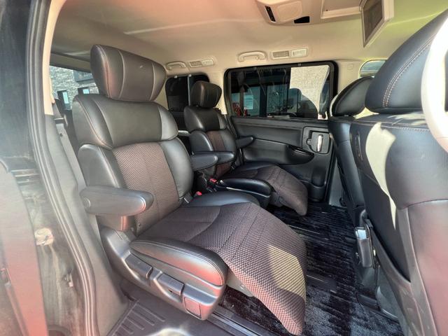 エルグランド ２５０ハイウェイスター　両側電動スライドドア　３６０°カメラ　純正ナビ　フルセグＴＶ　Ｂｌｕｅｔｏｏｔｈ　ＥＴＣ　後席モニター　プッシュスタート　オットマンシート　クリアランスソナー　キセノンライト　フォグライト（27枚目）