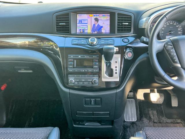 エルグランド ２５０ハイウェイスター　両側電動スライドドア　３６０°カメラ　純正ナビ　フルセグＴＶ　Ｂｌｕｅｔｏｏｔｈ　ＥＴＣ　後席モニター　プッシュスタート　オットマンシート　クリアランスソナー　キセノンライト　フォグライト（45枚目）