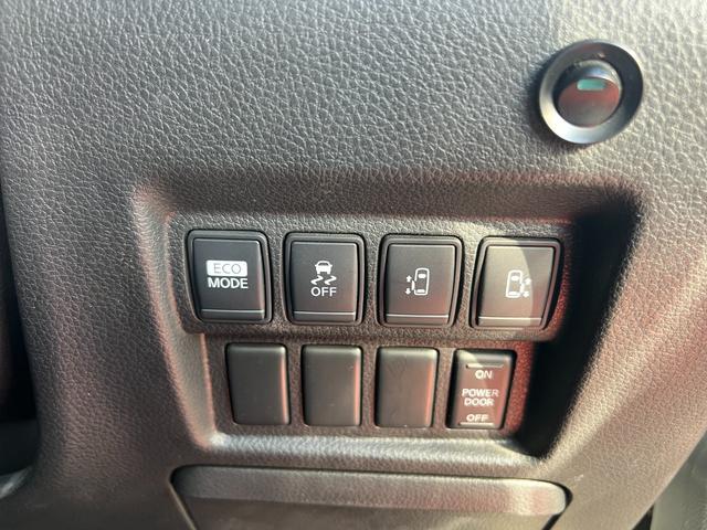 エルグランド ２５０ハイウェイスター　両側電動スライドドア　３６０°カメラ　純正ナビ　フルセグＴＶ　Ｂｌｕｅｔｏｏｔｈ　ＥＴＣ　後席モニター　プッシュスタート　オットマンシート　クリアランスソナー　キセノンライト　フォグライト（58枚目）