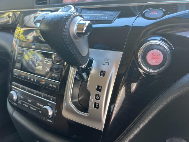 エルグランド ２５０ハイウェイスター　両側電動スライドドア　３６０°カメラ　純正ナビ　フルセグＴＶ　Ｂｌｕｅｔｏｏｔｈ　ＥＴＣ　後席モニター　プッシュスタート　オットマンシート　クリアランスソナー　キセノンライト　フォグライト（62枚目）
