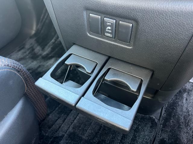 エルグランド ２５０ハイウェイスター　両側電動スライドドア　３６０°カメラ　純正ナビ　フルセグＴＶ　Ｂｌｕｅｔｏｏｔｈ　ＥＴＣ　後席モニター　プッシュスタート　オットマンシート　クリアランスソナー　キセノンライト　フォグライト（64枚目）