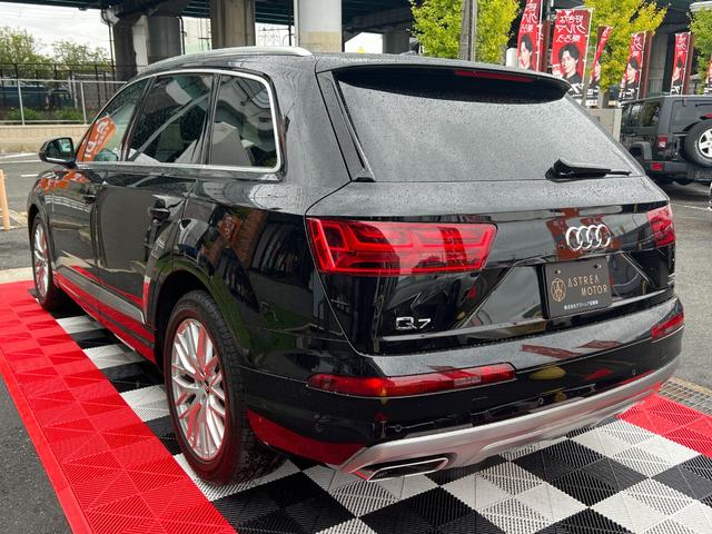 Ｑ７ ２．０ＴＦＳＩクワトロ　バーチャルコックピット　アダプティブエアサス　シートヒーター　純正ナビ　ＴＶ　３６０°カメラ　ＥＴＣ　パワーシート　パワートランク　クルコン　コーナーセンサー　純正２０アルミ　マトリクスＬＥＤライト（10枚目）