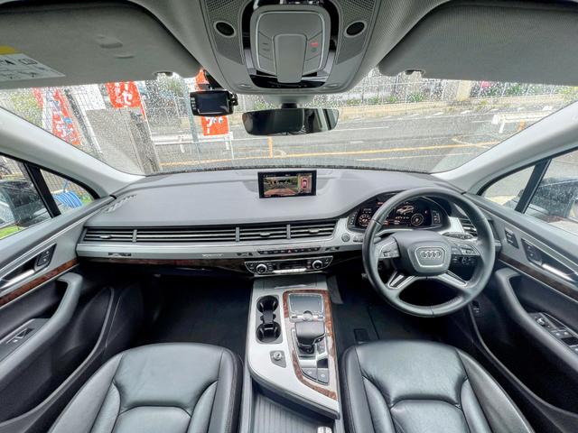 Ｑ７ ２．０ＴＦＳＩクワトロ　バーチャルコックピット　アダプティブエアサス　シートヒーター　純正ナビ　ＴＶ　３６０°カメラ　ＥＴＣ　パワーシート　パワートランク　クルコン　コーナーセンサー　純正２０アルミ　マトリクスＬＥＤライト（19枚目）