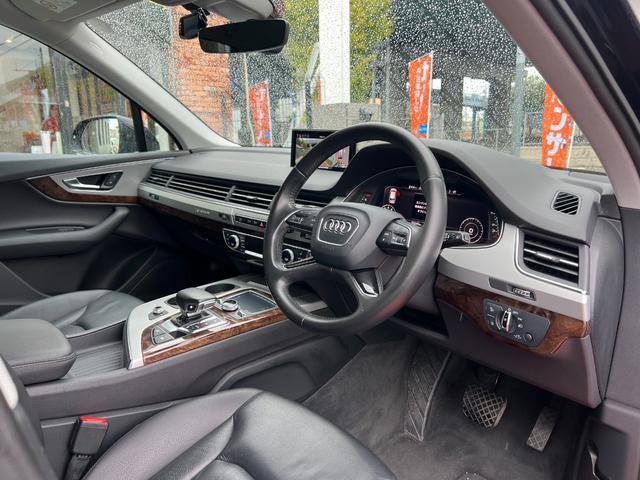 Ｑ７ ２．０ＴＦＳＩクワトロ　バーチャルコックピット　アダプティブエアサス　シートヒーター　純正ナビ　ＴＶ　３６０°カメラ　ＥＴＣ　パワーシート　パワートランク　クルコン　コーナーセンサー　純正２０アルミ　マトリクスＬＥＤライト（22枚目）