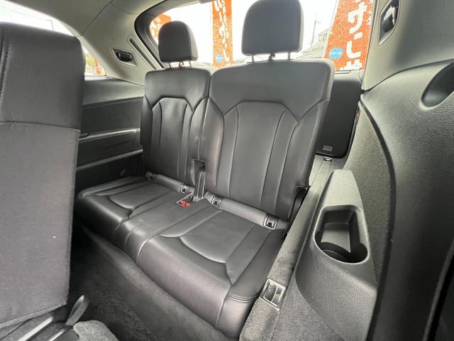Ｑ７ ２．０ＴＦＳＩクワトロ　バーチャルコックピット　アダプティブエアサス　シートヒーター　純正ナビ　ＴＶ　３６０°カメラ　ＥＴＣ　パワーシート　パワートランク　クルコン　コーナーセンサー　純正２０アルミ　マトリクスＬＥＤライト（27枚目）