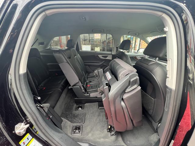 Ｑ７ ２．０ＴＦＳＩクワトロ　バーチャルコックピット　アダプティブエアサス　シートヒーター　純正ナビ　ＴＶ　３６０°カメラ　ＥＴＣ　パワーシート　パワートランク　クルコン　コーナーセンサー　純正２０アルミ　マトリクスＬＥＤライト（31枚目）